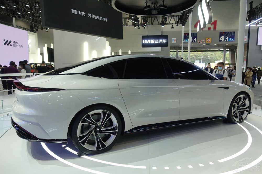 ǼL7ZEEKR 001 lһI