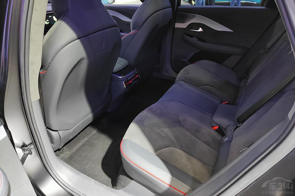 갢S HI߀x˹Model3᣿