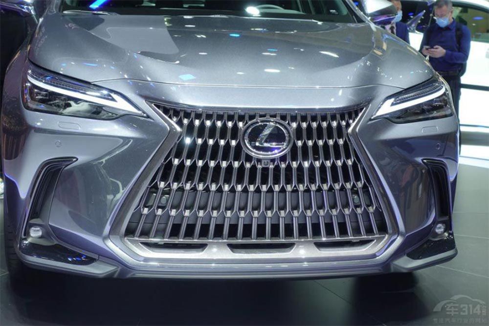 代表兩個極端的四十萬級別豪華SUV 選誰 代表兩個極端的四十萬級別豪華SUV 選誰