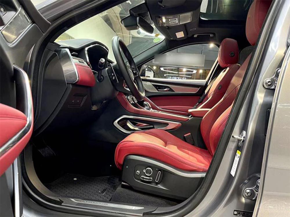 代表兩個極端的四十萬級別豪華SUV 選誰 代表兩個極端的四十萬級別豪華SUV 選誰