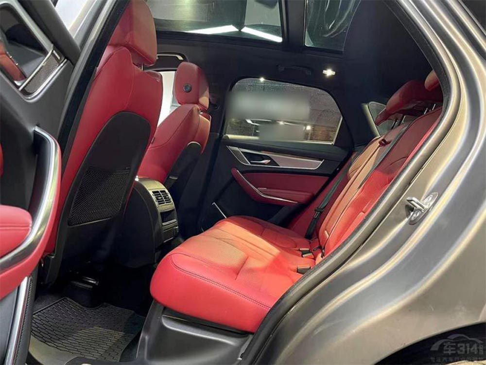 代表兩個極端的四十萬級別豪華SUV 選誰 代表兩個極端的四十萬級別豪華SUV 選誰