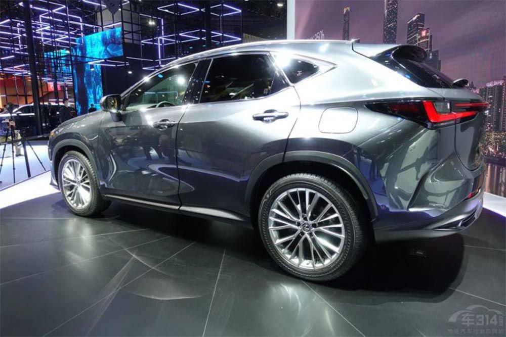 代表兩個極端的四十萬級別豪華SUV 選誰 代表兩個極端的四十萬級別豪華SUV 選誰