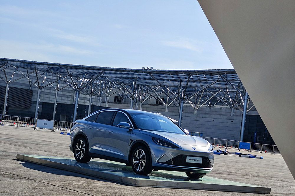 極狐阿爾法S對比比亞迪漢EV您會選擇誰 極狐阿爾法S對比比亞迪漢EV您會選擇誰