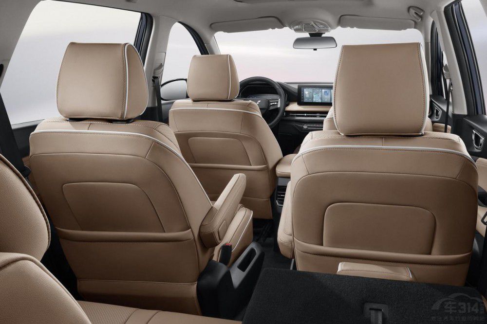 擁有2+2+N座椅布局 五菱佳辰為出行加碼 擁有2+2+N座椅布局 五菱佳辰為出行加碼