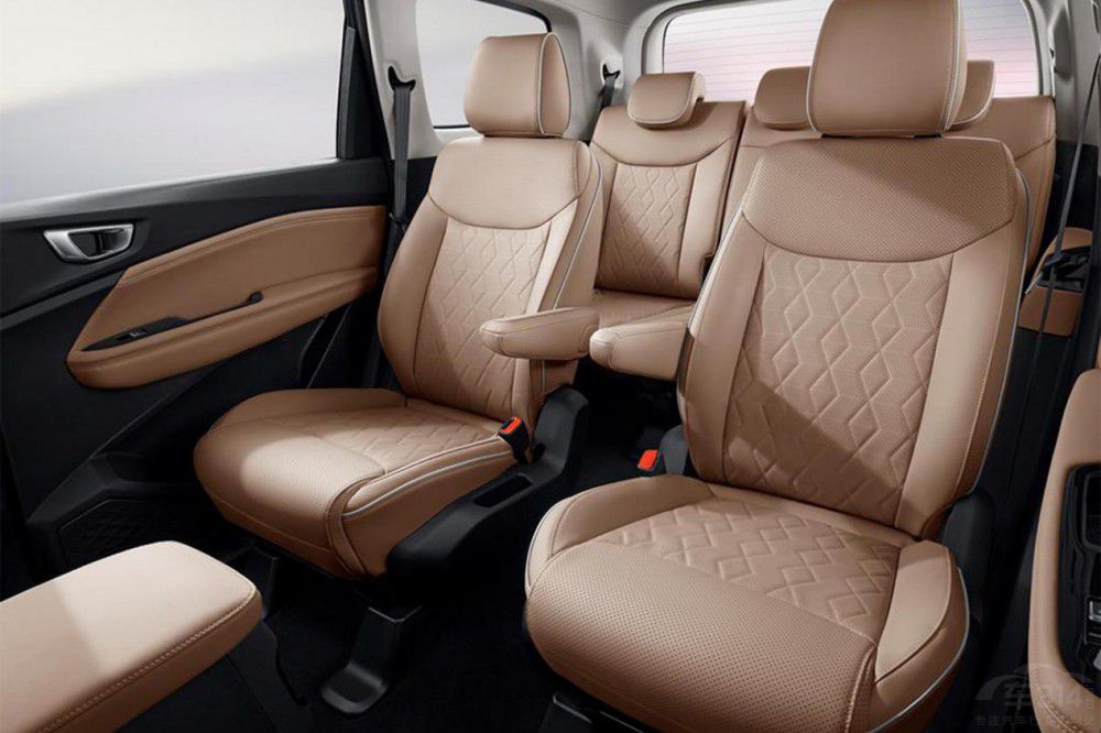 擁有2+2+N座椅布局 五菱佳辰為出行加碼 擁有2+2+N座椅布局 五菱佳辰為出行加碼