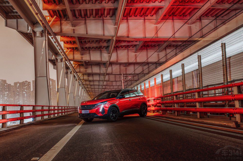 全新標致4008炫夜版給你一個炫起來的夜晚 全新標致4008炫夜版給你一個炫起來的夜晚