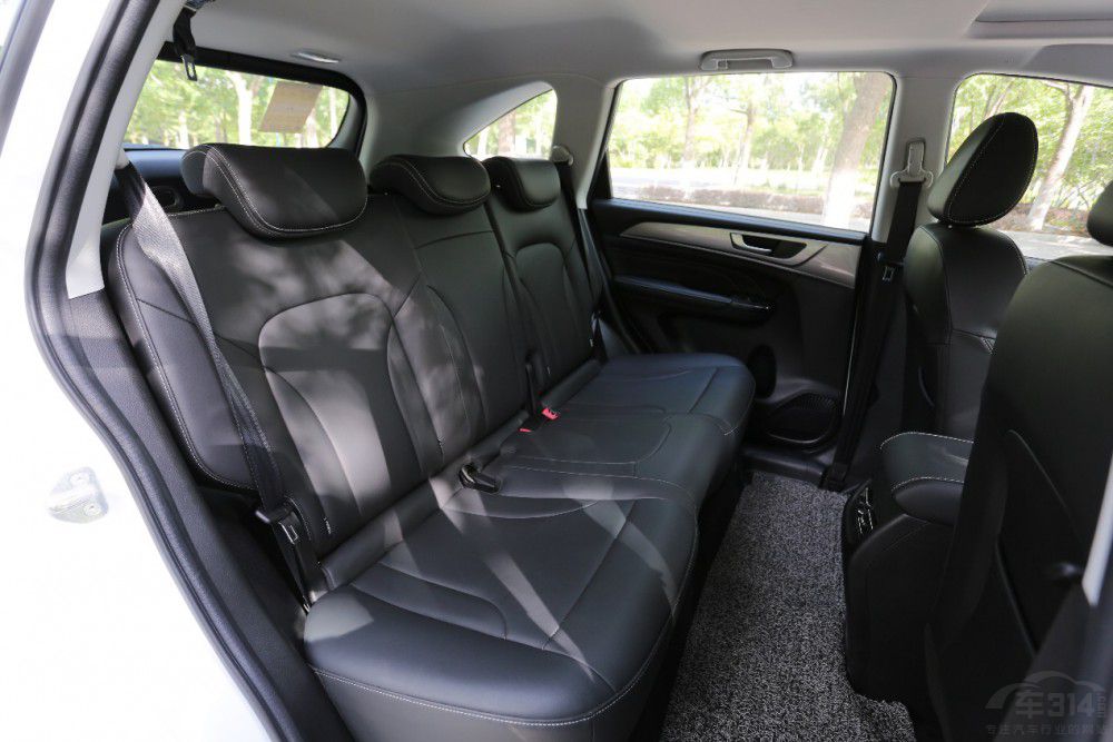 哈弗M6 PLUS VS 五菱星辰 它們巔峰對決 哈弗M6 PLUS VS 五菱星辰 它們巔峰對決