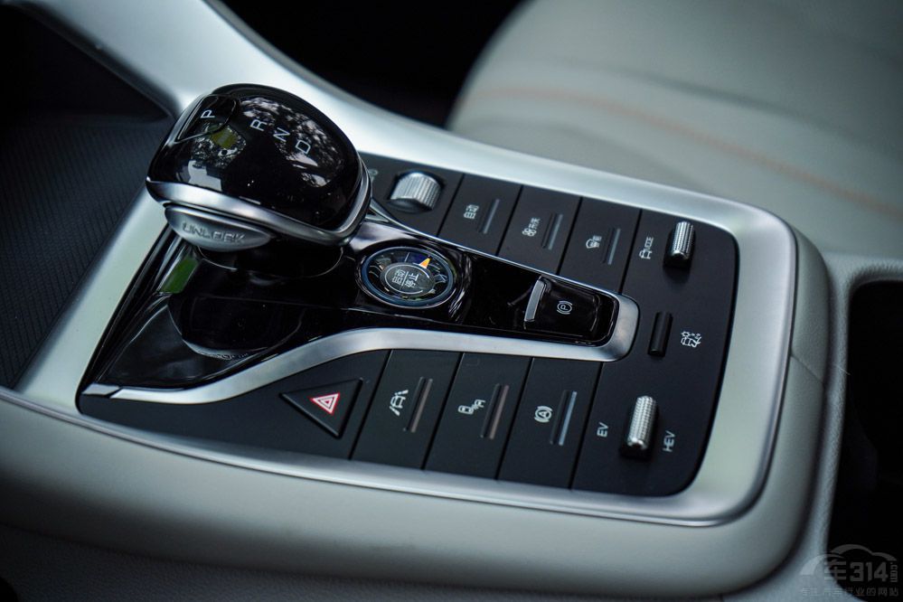 新老混動(dòng)SUV 歐尚Z6 iDD對(duì)比宋Pro DM-i 新老混動(dòng)SUV 歐尚Z6 iDD對(duì)比宋Pro DM-i