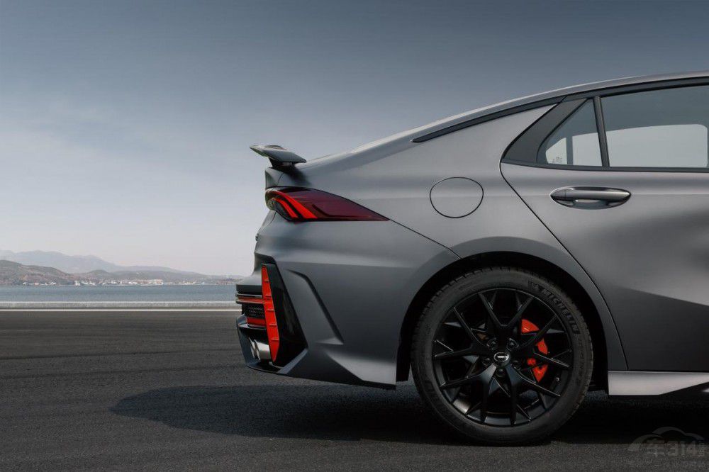 xӰR-styleِ߀L(zhng)UNI-V 1.5T