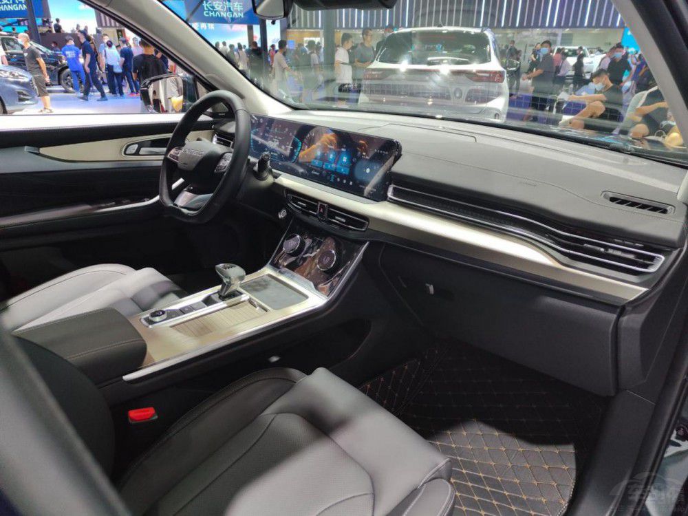 實(shí)力對(duì)拼 星途攬?jiān)聦?duì)比阿維塔11誰能勝出 實(shí)力對(duì)拼 星途攬?jiān)聦?duì)比阿維塔11誰能勝出