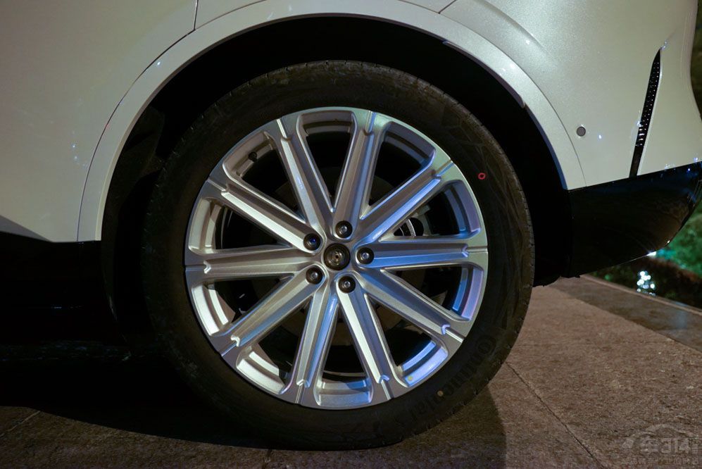 實(shí)力對(duì)拼 星途攬?jiān)聦?duì)比阿維塔11誰能勝出 實(shí)力對(duì)拼 星途攬?jiān)聦?duì)比阿維塔11誰能勝出