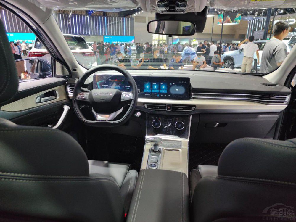 實(shí)力對(duì)拼 星途攬?jiān)聦?duì)比阿維塔11誰能勝出 實(shí)力對(duì)拼 星途攬?jiān)聦?duì)比阿維塔11誰能勝出