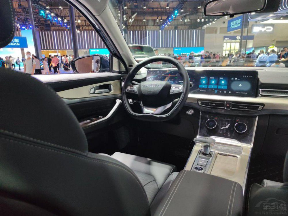 實(shí)力對(duì)拼 星途攬?jiān)聦?duì)比阿維塔11誰能勝出 實(shí)力對(duì)拼 星途攬?jiān)聦?duì)比阿維塔11誰能勝出