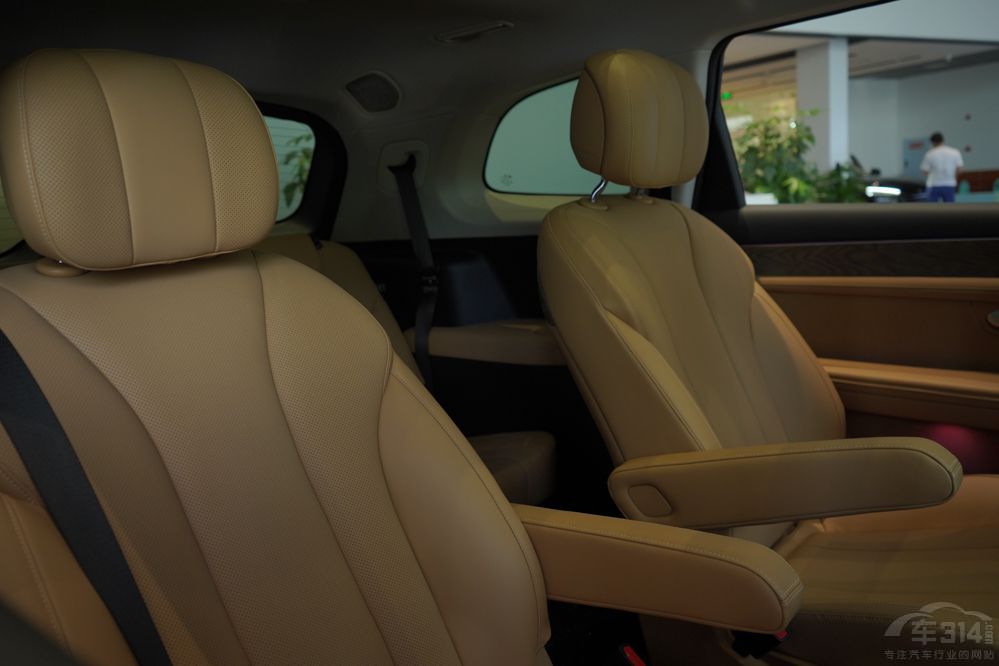 全新探險(xiǎn)者對(duì)比問(wèn)界M7 大六座之爭(zhēng)誰(shuí)能贏(yíng) 全新探險(xiǎn)者對(duì)比問(wèn)界M7 大六座之爭(zhēng)誰(shuí)能贏(yíng)