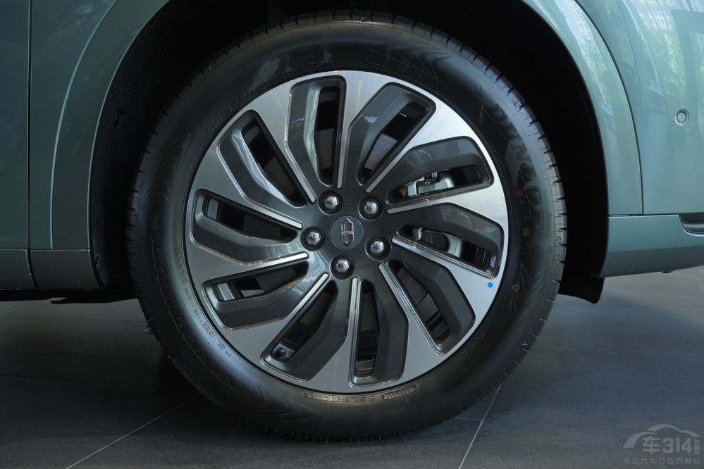 全新探險(xiǎn)者對(duì)比問(wèn)界M7 大六座之爭(zhēng)誰(shuí)能贏(yíng) 全新探險(xiǎn)者對(duì)比問(wèn)界M7 大六座之爭(zhēng)誰(shuí)能贏(yíng)