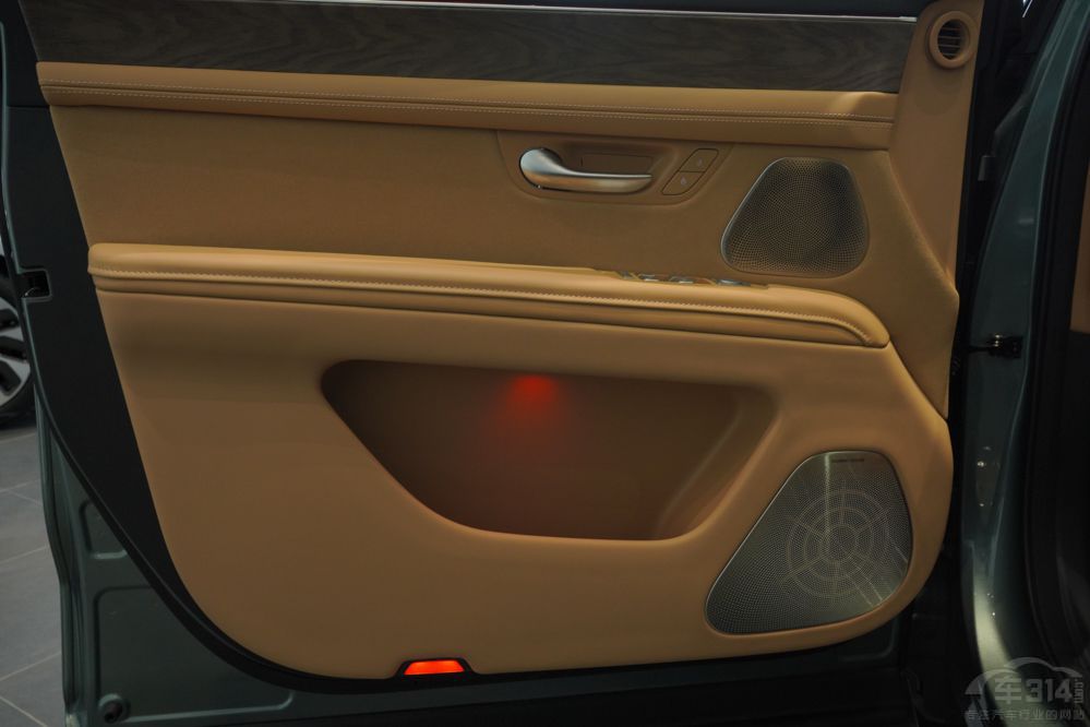 全新探險(xiǎn)者對(duì)比問(wèn)界M7 大六座之爭(zhēng)誰(shuí)能贏(yíng) 全新探險(xiǎn)者對(duì)比問(wèn)界M7 大六座之爭(zhēng)誰(shuí)能贏(yíng)