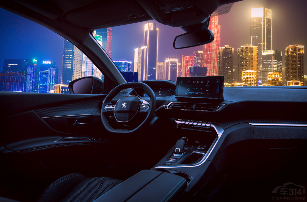 東風(fēng)標(biāo)致全新4008炫夜版僅17.07萬元起售 東風(fēng)標(biāo)致全新4008炫夜版僅17.07萬元起售