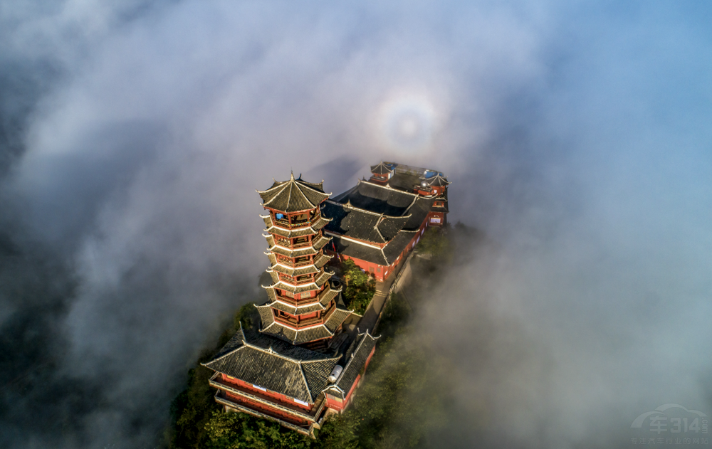 東風(fēng)標(biāo)致全新4008炫夜版僅17.07萬元起售 東風(fēng)標(biāo)致全新4008炫夜版僅17.07萬元起售