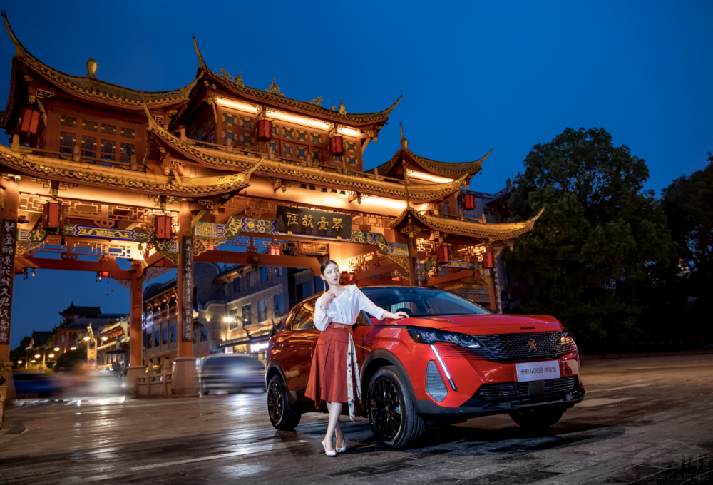 東風(fēng)標(biāo)致全新4008炫夜版僅17.07萬元起售 東風(fēng)標(biāo)致全新4008炫夜版僅17.07萬元起售