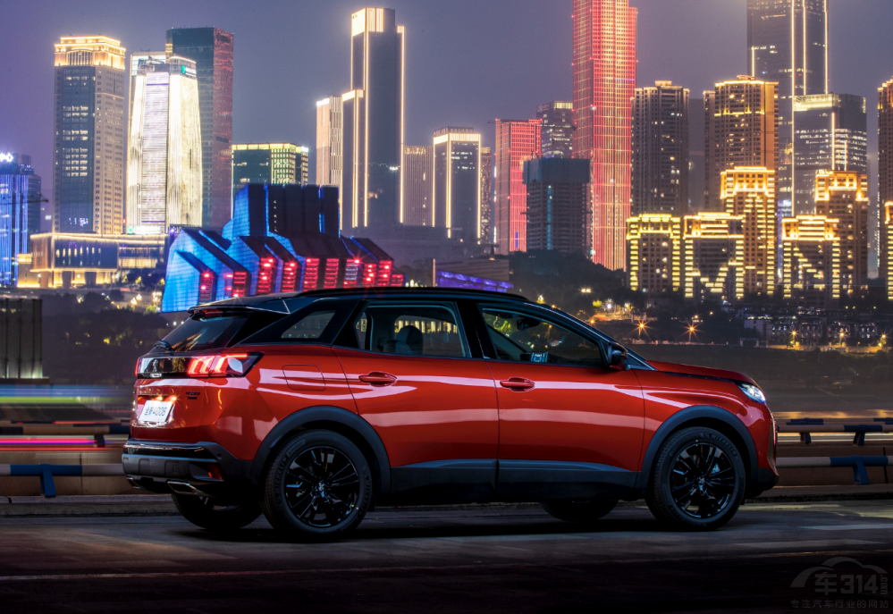 東風(fēng)標(biāo)致全新4008炫夜版僅17.07萬元起售 東風(fēng)標(biāo)致全新4008炫夜版僅17.07萬元起售