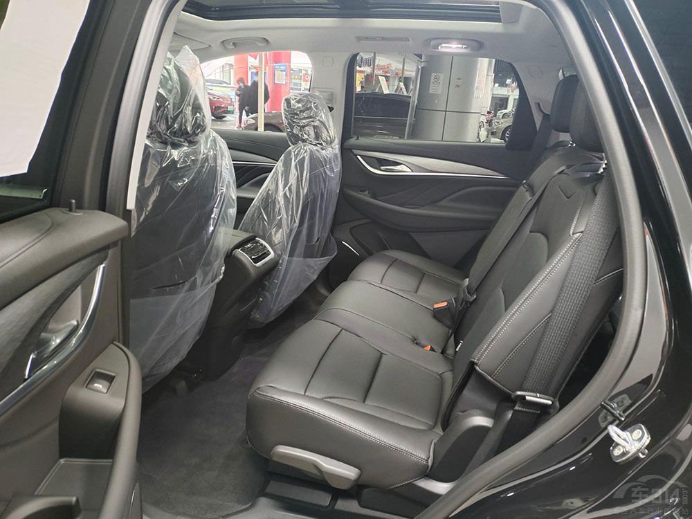 дSUV (hu)x񰢾S11߀ǰ