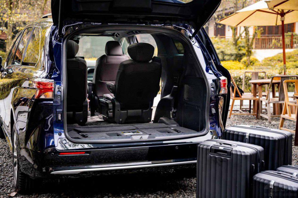 高端MPV的領(lǐng)跑者 豐田賽那詮釋最高境界 高端MPV的領(lǐng)跑者 豐田賽那詮釋最高境界