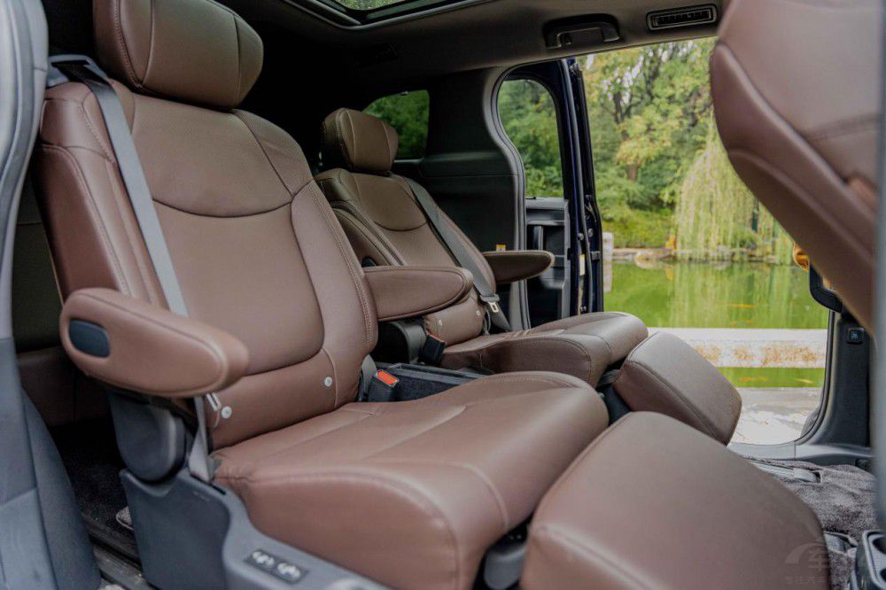 高端MPV的領(lǐng)跑者 豐田賽那詮釋最高境界 高端MPV的領(lǐng)跑者 豐田賽那詮釋最高境界