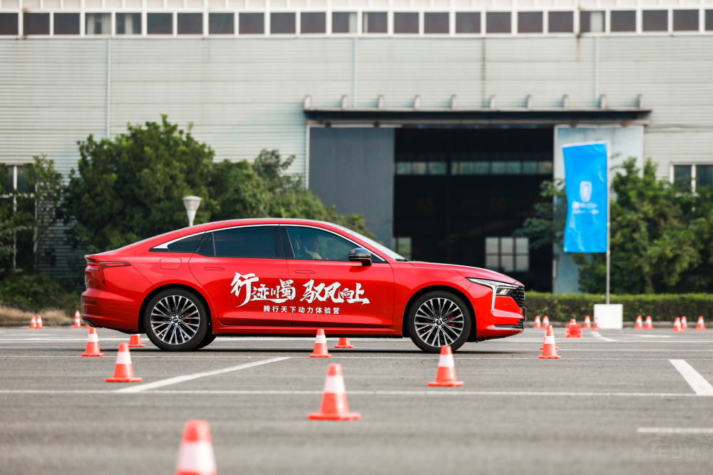 行跡川蜀 享人間煙火 與奔騰B70馭風(fēng)向上 行跡川蜀 享人間煙火 與奔騰B70馭風(fēng)向上