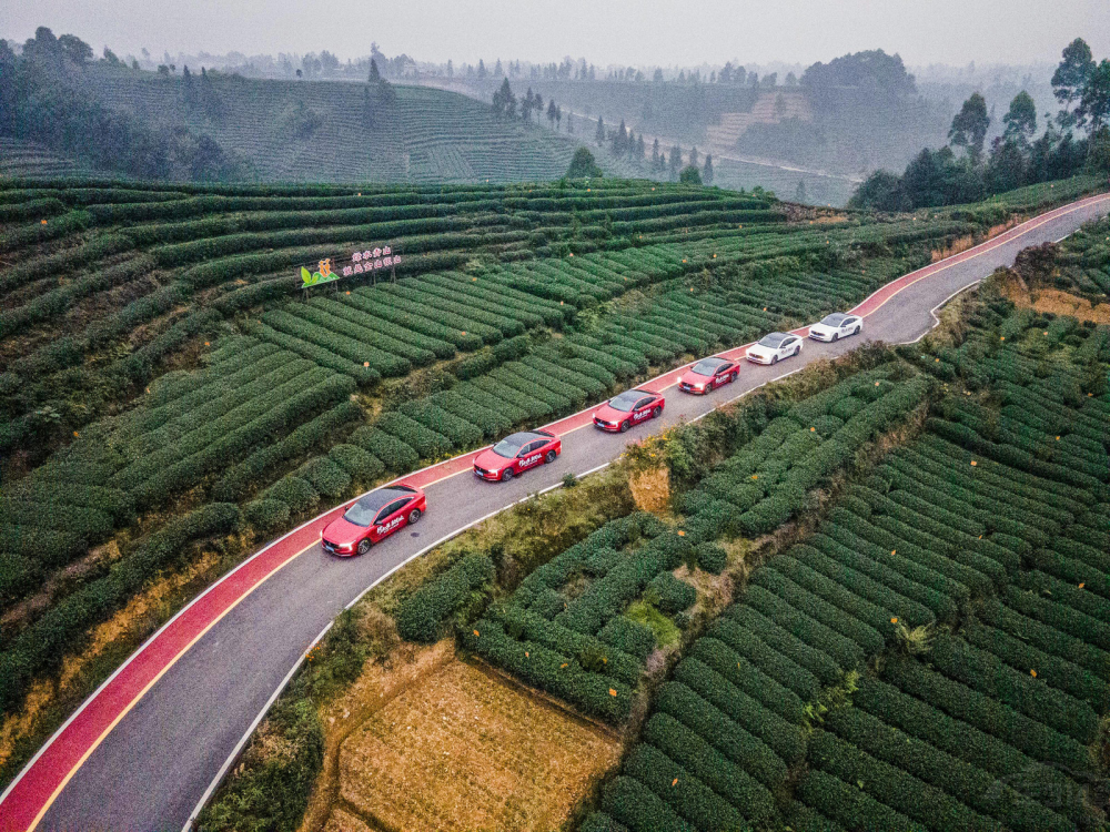 行跡川蜀 享人間煙火 與奔騰B70馭風(fēng)向上 行跡川蜀 享人間煙火 與奔騰B70馭風(fēng)向上