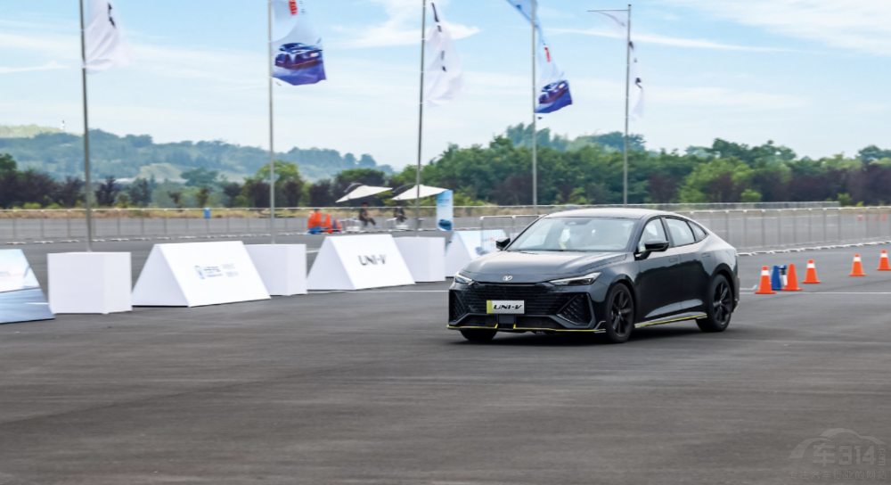 安全不是“偽命題” 解讀長安UNI-V硬核實力 安全不是“偽命題” 解讀長安UNI-V硬核實力