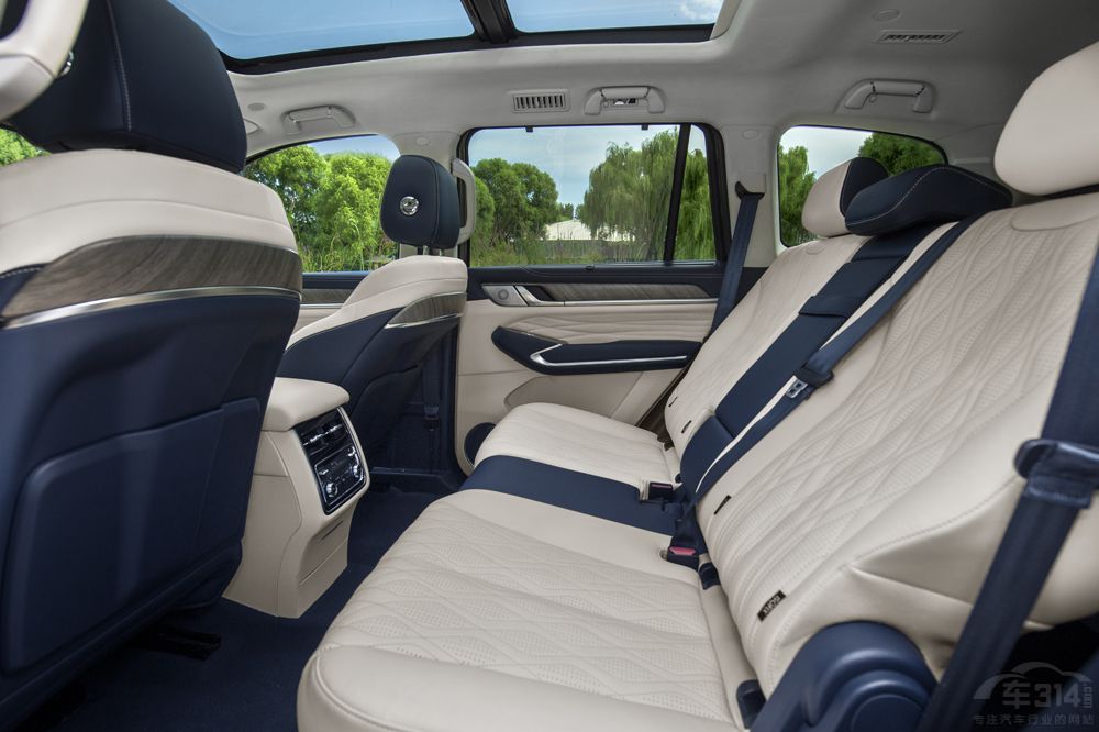 定位一致 風(fēng)格不同 坦克500對比大眾攬巡 定位一致 風(fēng)格不同 坦克500對比大眾攬巡