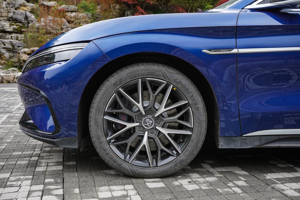 新秀與老將的較量!極氪001PK比亞迪漢EV 新秀與老將的較量!極氪001PK比亞迪漢EV