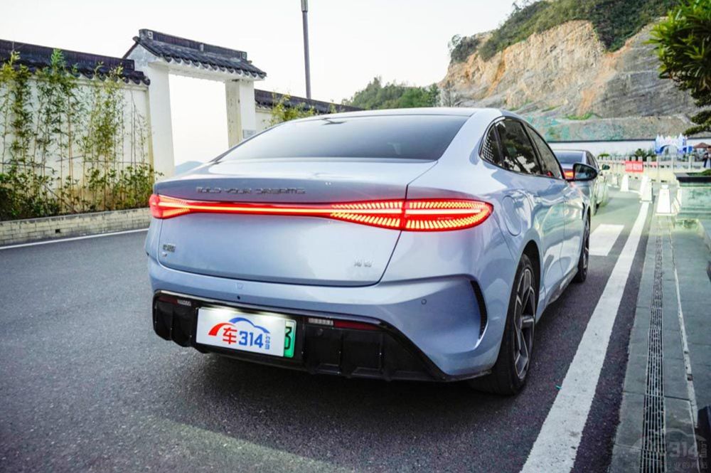 燃油車與新能源大對(duì)決 雅閣PK比亞迪海豹 燃油車與新能源大對(duì)決 雅閣PK比亞迪海豹