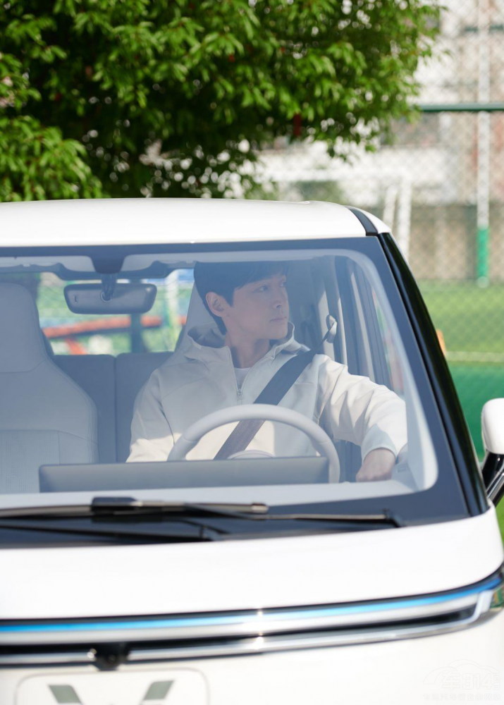 胡歌代言了五菱Air ev 晴空 感受國民好車 胡歌代言了五菱Air ev 晴空 感受國民好車