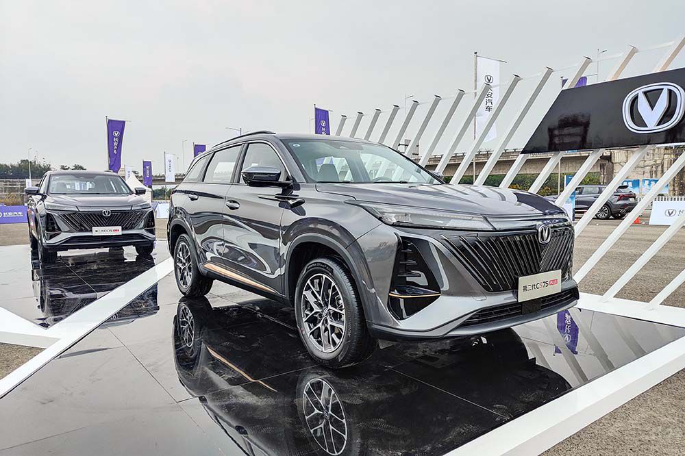 PLUS DM-iI(lng)N(xio)SUV܇(ch)ͱP(pn)c(din)