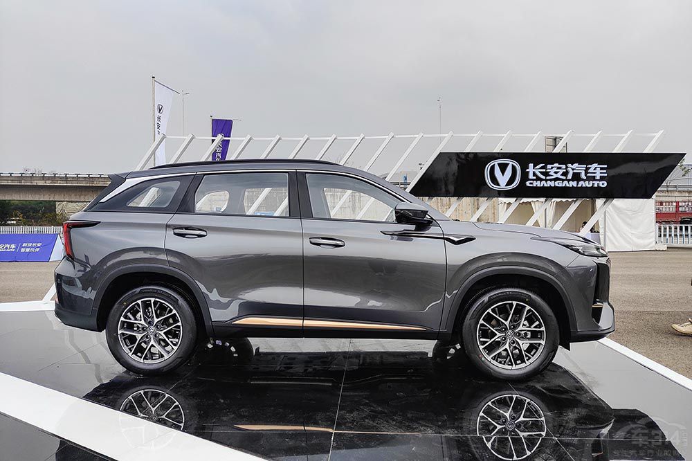 PLUS DM-iI(lng)N(xio)SUV܇(ch)ͱP(pn)c(din)