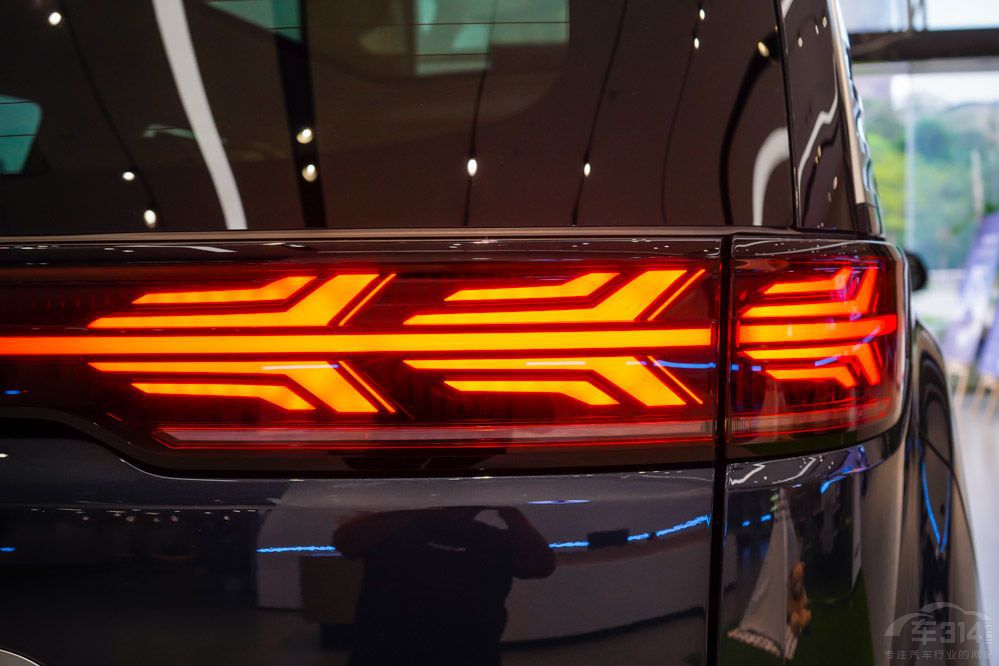 國(guó)內(nèi)豪華MPV市場(chǎng)內(nèi)卷 騰勢(shì)D9對(duì)比極氪009 國(guó)內(nèi)豪華MPV市場(chǎng)內(nèi)卷 騰勢(shì)D9對(duì)比極氪009