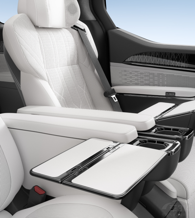 國(guó)內(nèi)豪華MPV市場(chǎng)內(nèi)卷 騰勢(shì)D9對(duì)比極氪009 國(guó)內(nèi)豪華MPV市場(chǎng)內(nèi)卷 騰勢(shì)D9對(duì)比極氪009