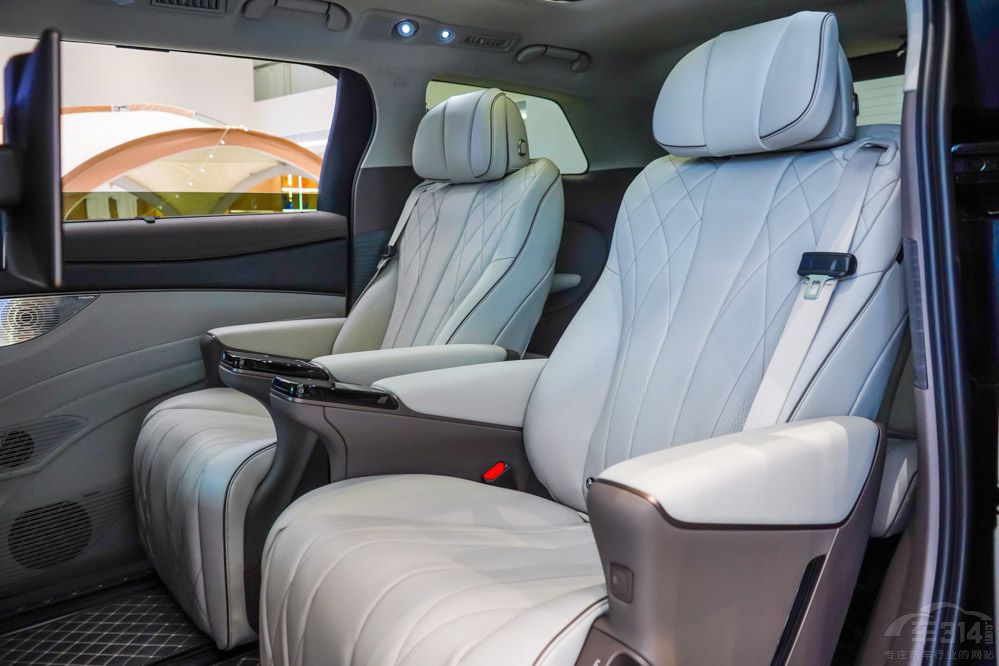 國(guó)內(nèi)豪華MPV市場(chǎng)內(nèi)卷 騰勢(shì)D9對(duì)比極氪009 國(guó)內(nèi)豪華MPV市場(chǎng)內(nèi)卷 騰勢(shì)D9對(duì)比極氪009