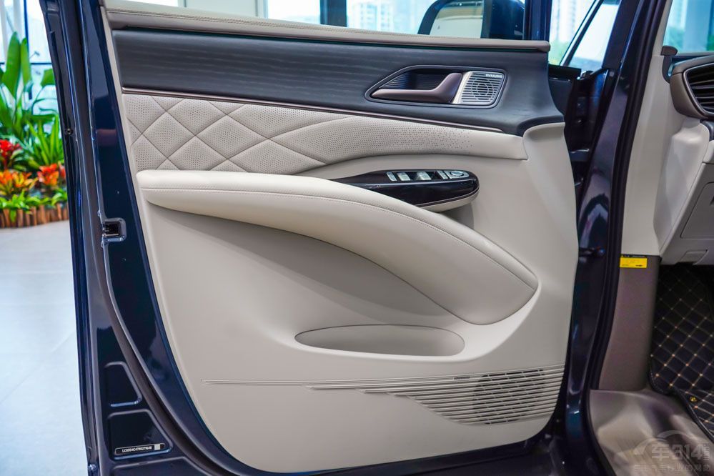 國(guó)內(nèi)豪華MPV市場(chǎng)內(nèi)卷 騰勢(shì)D9對(duì)比極氪009 國(guó)內(nèi)豪華MPV市場(chǎng)內(nèi)卷 騰勢(shì)D9對(duì)比極氪009