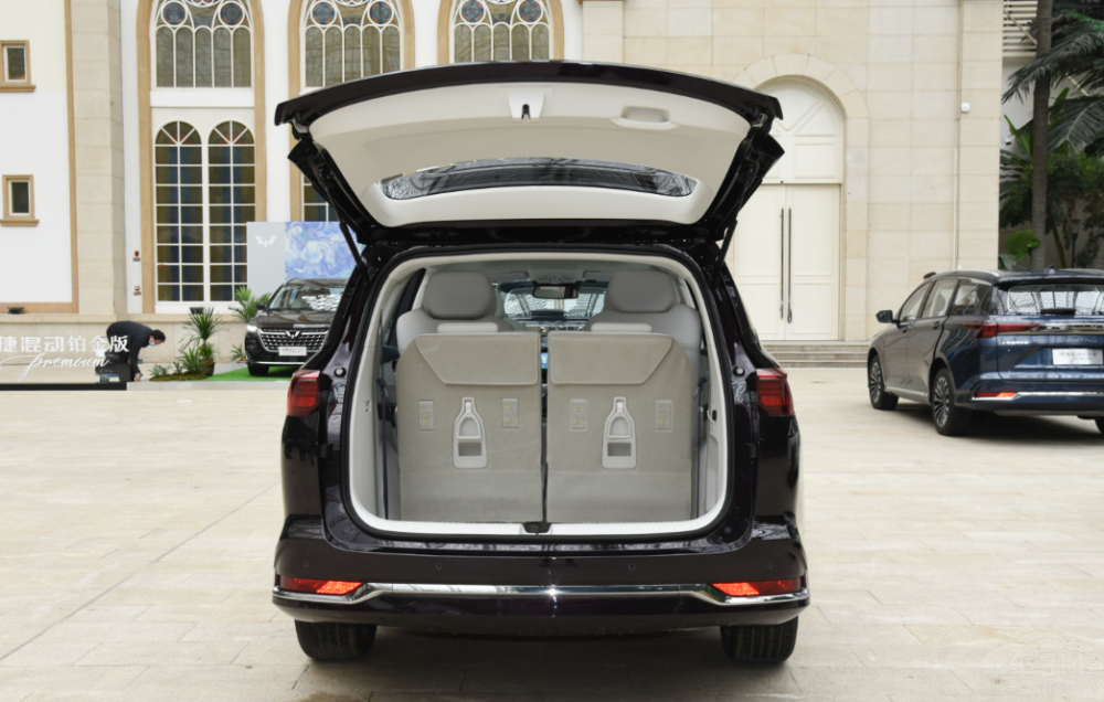 誰是家用之選 五菱凱捷對比哈弗H6 DHT 誰是家用之選 五菱凱捷對比哈弗H6 DHT