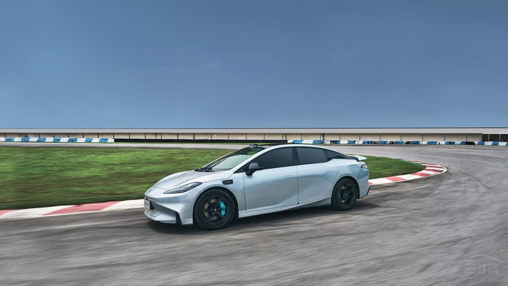 仰望U8領(lǐng)銜 盤點(diǎn)上海車展上最貴的三款車 仰望U8領(lǐng)銜 盤點(diǎn)上海車展上最貴的三款車