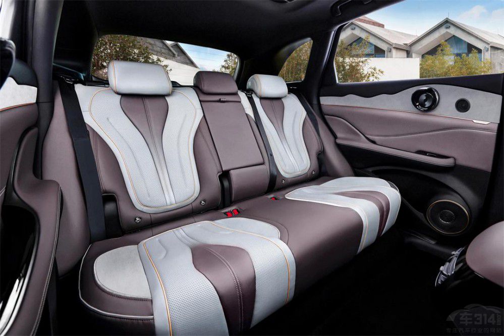 25萬(wàn)預(yù)算 護(hù)衛(wèi)艦07和榮放雙擎E+誰(shuí)更出色 25萬(wàn)預(yù)算 護(hù)衛(wèi)艦07和榮放雙擎E+誰(shuí)更出色