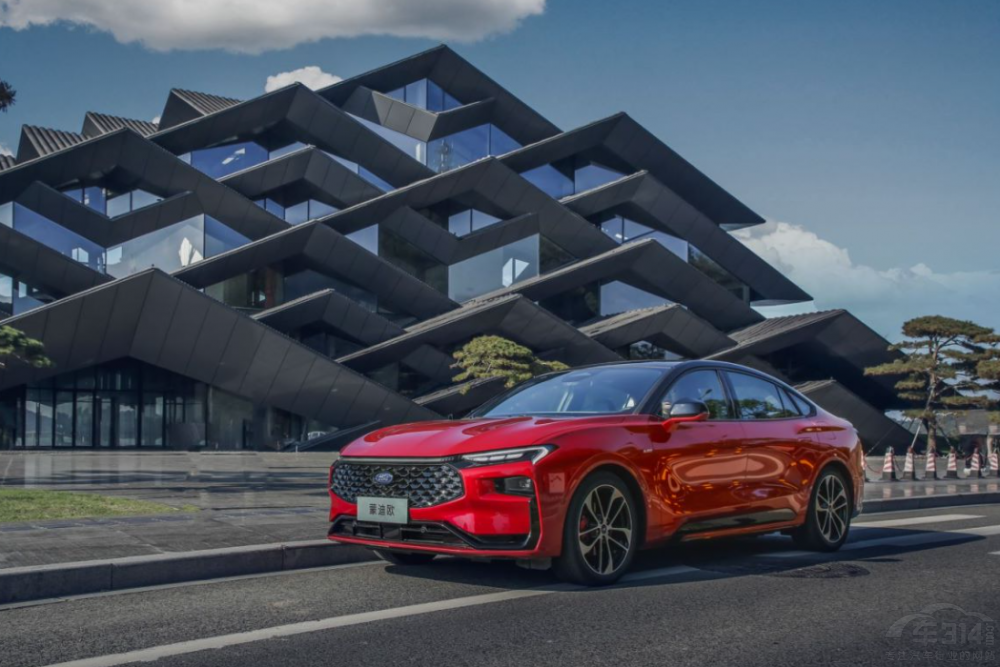 B級車的決賽圈 新一代蒙迪歐對比新款雅閣 B級車的決賽圈 新一代蒙迪歐對比新款雅閣