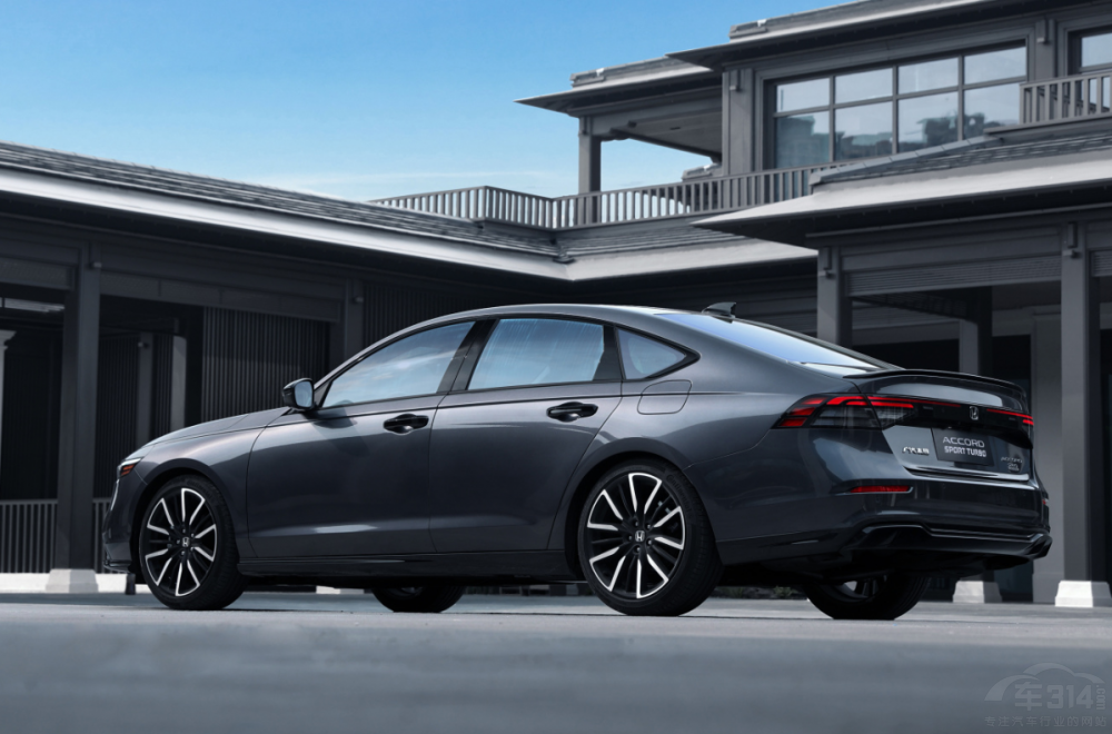 B級車的決賽圈 新一代蒙迪歐對比新款雅閣 B級車的決賽圈 新一代蒙迪歐對比新款雅閣