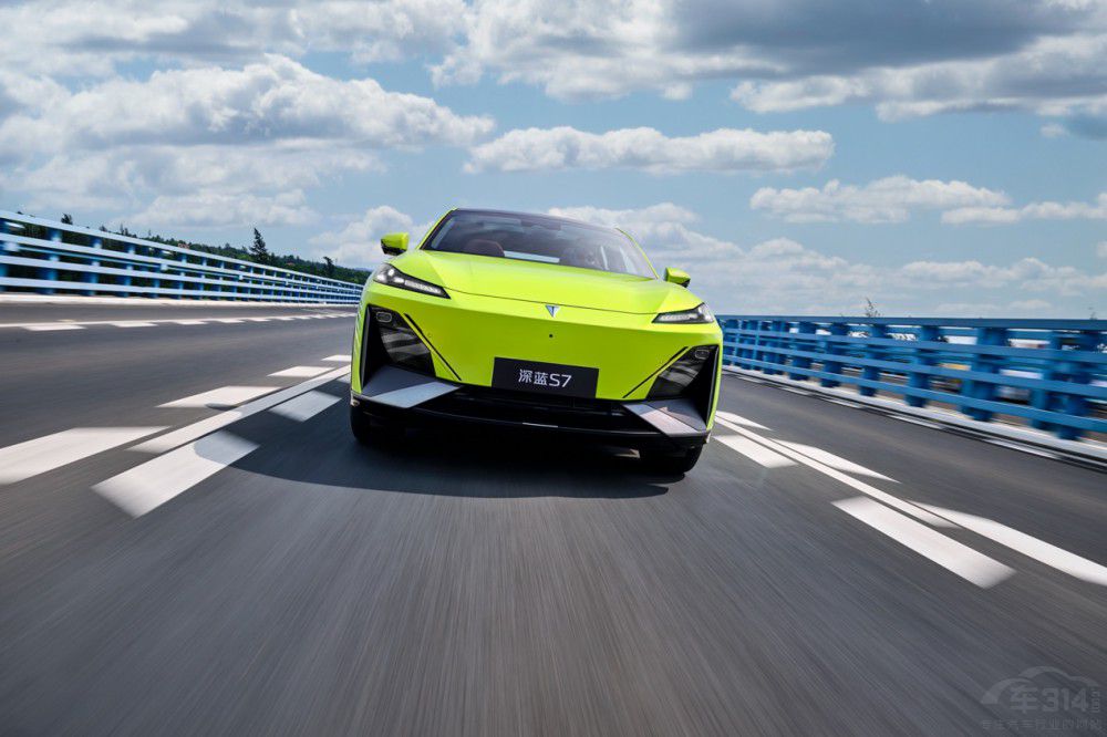 以高價(jià)值產(chǎn)品力打透市場(chǎng) 深藍(lán)S7引領(lǐng)時(shí)代 以高價(jià)值產(chǎn)品力打透市場(chǎng) 深藍(lán)S7引領(lǐng)時(shí)代