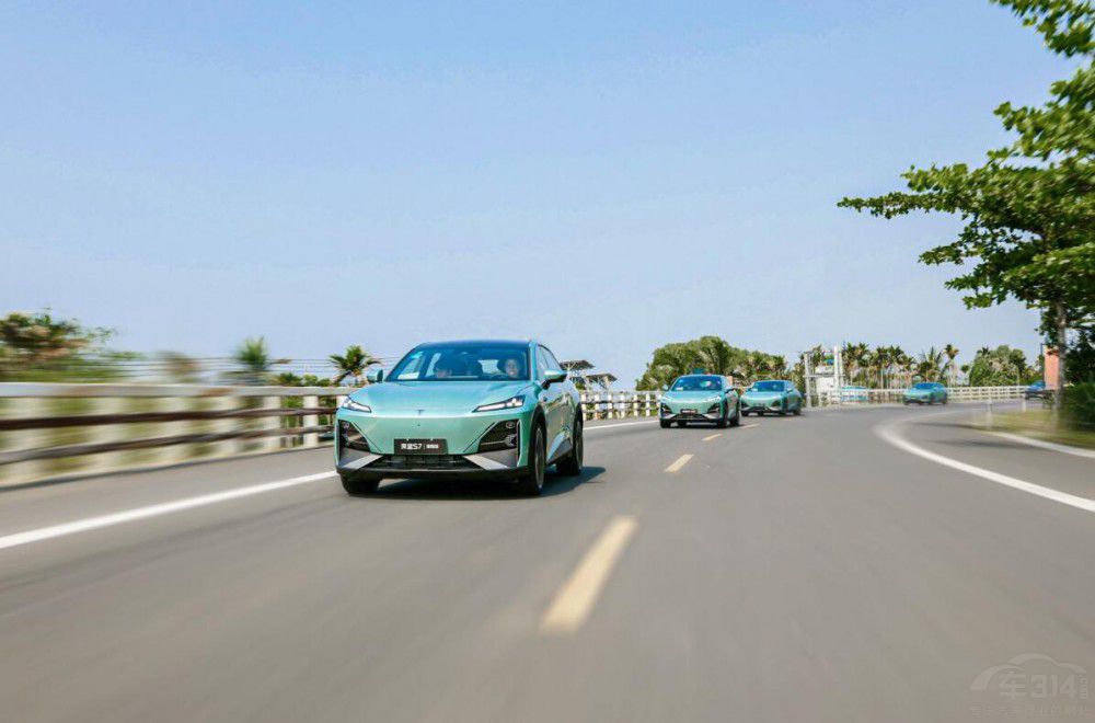 深藍(lán)S7強(qiáng)勢(shì)登頂了中型新能源車市場(chǎng)C位 深藍(lán)S7強(qiáng)勢(shì)登頂了中型新能源車市場(chǎng)C位