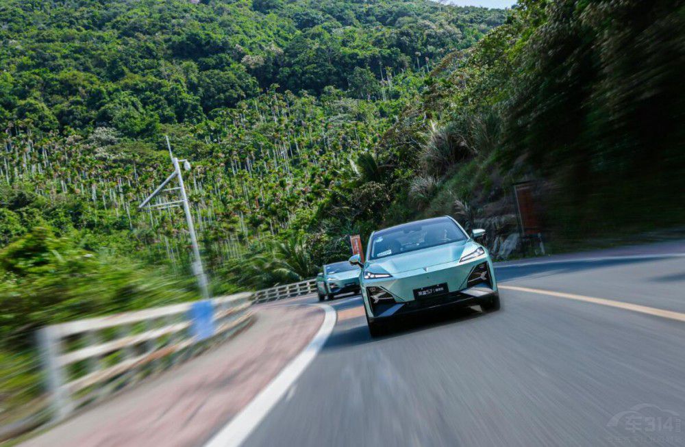 深藍(lán)S7強(qiáng)勢(shì)登頂了中型新能源車市場(chǎng)C位 深藍(lán)S7強(qiáng)勢(shì)登頂了中型新能源車市場(chǎng)C位