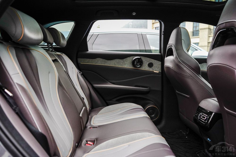 落地二十多萬 適合家用的SUV 耐開又寬敞 落地二十多萬 適合家用的SUV 耐開又寬敞