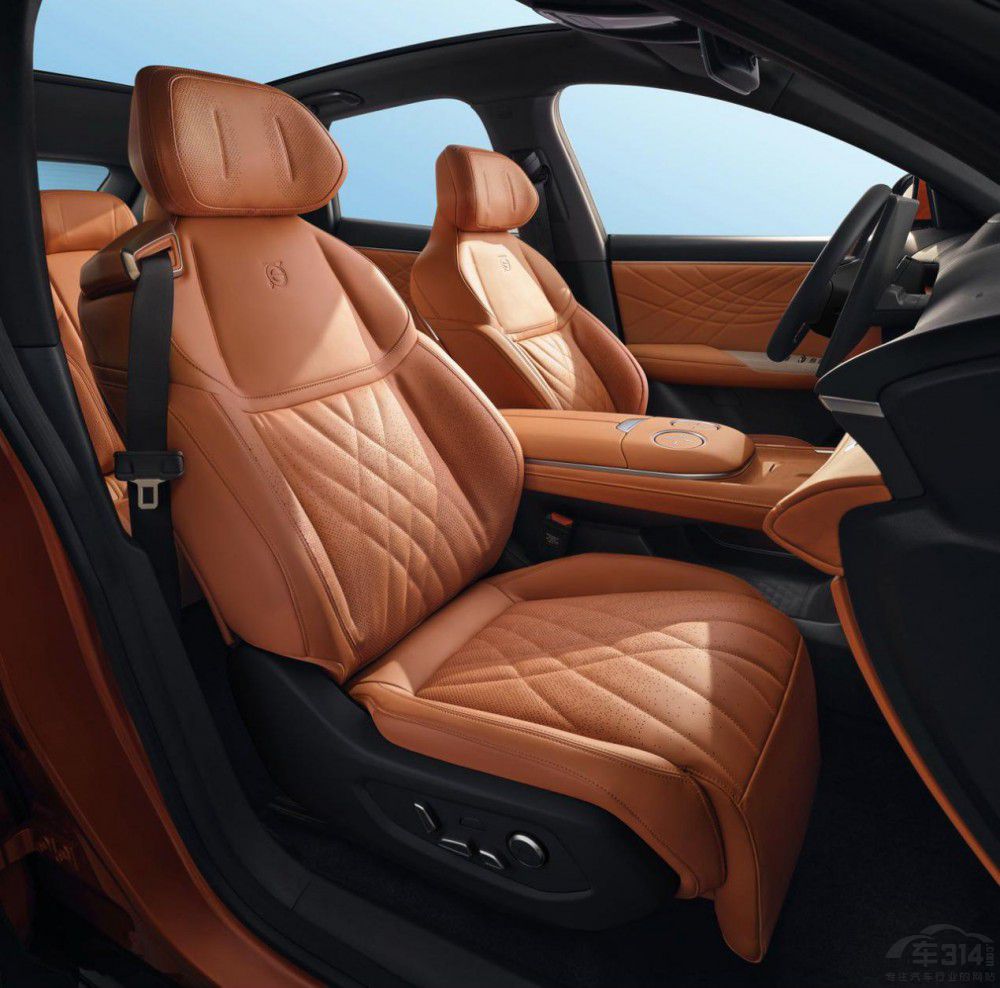 真就“陸上公務(wù)艙” 深藍(lán)S7駕乘舒適沒得挑 真就“陸上公務(wù)艙” 深藍(lán)S7駕乘舒適沒得挑